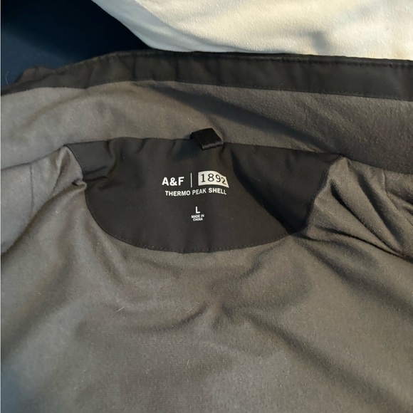 A jacket - Picture 5 of 5